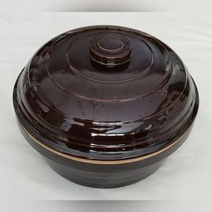 VTG USA 9.5" Dk Brown Covered Crock Casserole Ringed Sides/Lid EUC